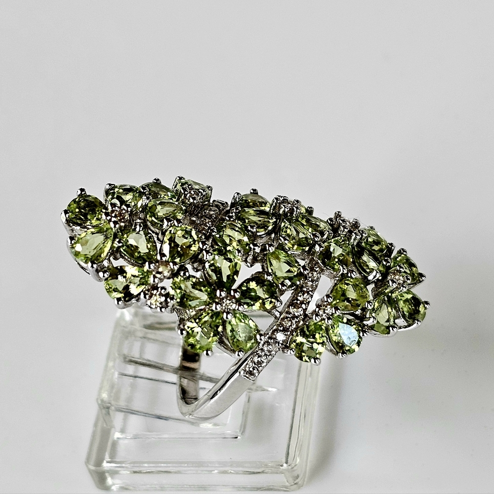 Genuine Peridot Elongated Cluster Ring In Sterling Silver Size 6! - Picture 5 of 6